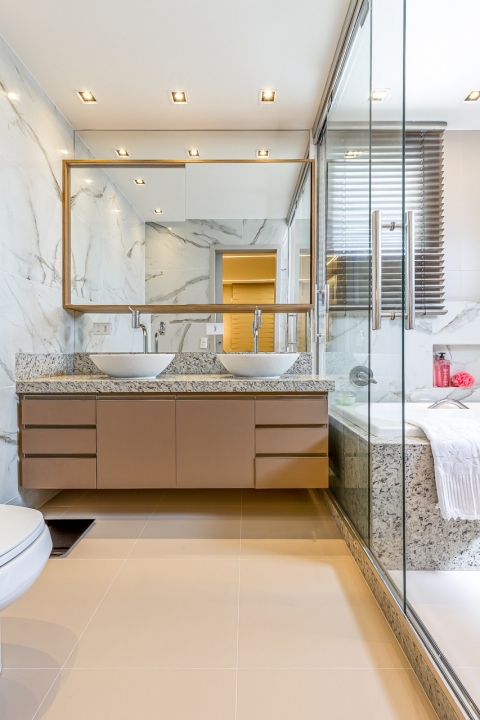 Encimera de baño en Granito Blanco Leblon | Trabajos realizados